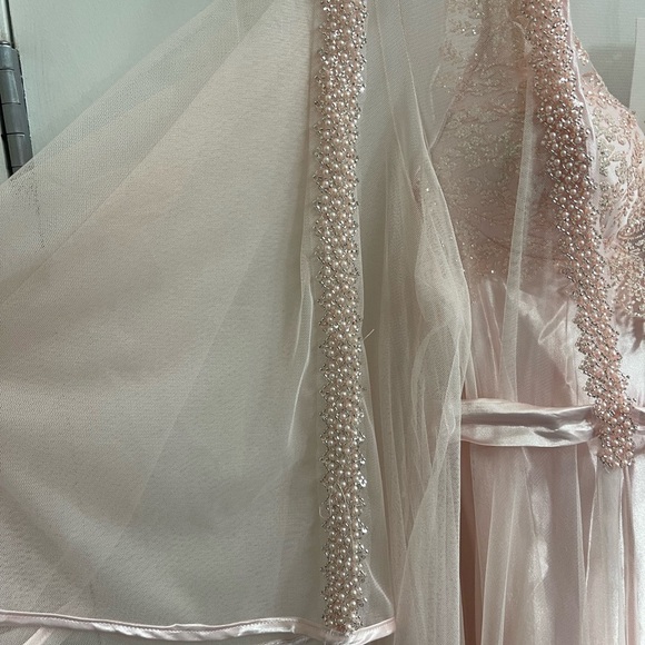 Elegant Pink two piece Lace Trim Robe and satin sleep gown - Picture 5 of 9